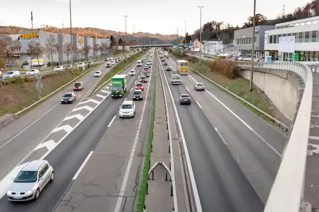 vitesse-minimale-sur-l'autoroute-et-semi-autoroute