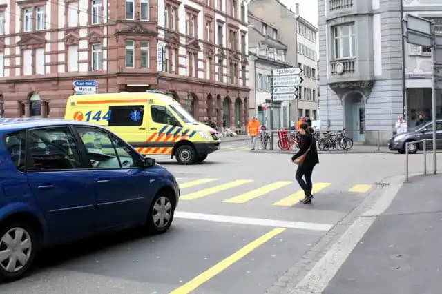 le-vehicule-d'urgence-a-toujours-la-priorite